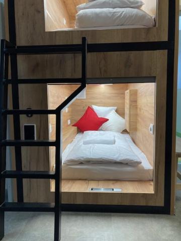 Capsule Hostel Andel Centre Spirit 프라하 외부 사진