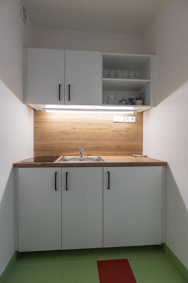 Capsule Hostel Andel Centre Spirit 프라하 외부 사진